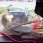 【衝撃映像】これはエゲツない･･･。軽い接触事故で停車中に別の車が突っ込んでくる動画。