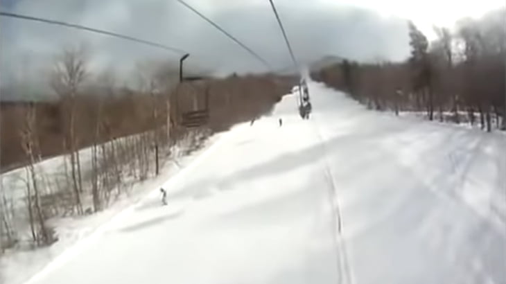 米スキー場で起きた死亡事故動画。猛スピードで木にぶつかるスキーヤー。
