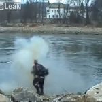 【衝撃映像】威力をあげた違法花火で右手が吹き飛んでしまうグロ動画。