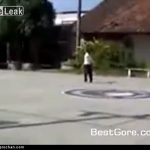 14歳の少女がクラスメイトの目の前で拳銃自殺する衝撃映像。