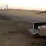 【閲覧注意】50口径の重機関銃で人間の頭を吹き飛ばすグロ動画。