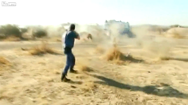 【衝撃映像】ストライキ中の労働者と警官が衝突。十数人が銃殺される。