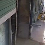 喧嘩の腹いせに赤ちゃんを放り投げる中国人男性の動画。