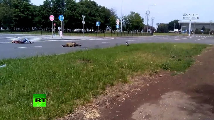 【閲覧注意】襲撃を受けたあと、街中に死体が転がる異様な光景。
