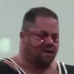 ベンチプレス大会にて、力みすぎ眼球破裂する男性のグロ動画。