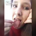 【閲覧注意】自分の舌をカミソリでズタズタにする女性のグロ動画。