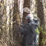 夜の森で遭遇したら腰抜かす･･･下半身の無い首吊り死体のグロ動画。