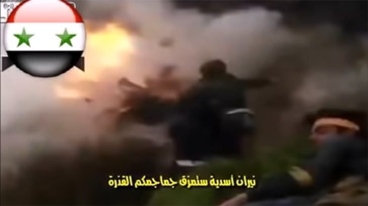 砲撃をもろに受けて身体がはじけ飛ぶグロ動画。