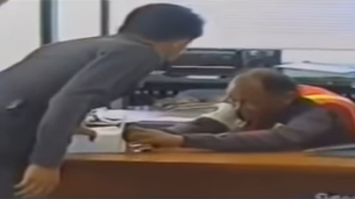 【閲覧注意】防護服なしの状態で爆弾処理失敗。即死するグロ動画。