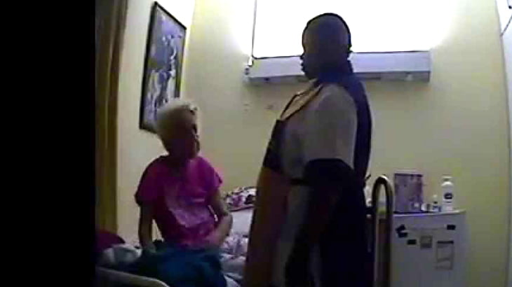 84歳のおばあちゃんを殴りまくる介護士の動画。