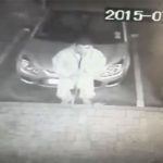 【閲覧注意】浮気された腹いせ？男が彼女の玄関前で自殺する動画。