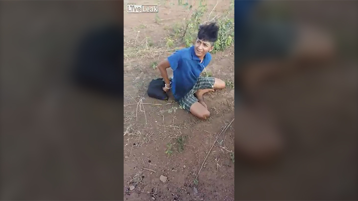 「殺さないで」と懇願する男を射殺する動画。