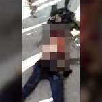 【閲覧注意】女性兵士の死体を足で踏みつける男性兵士のグロ動画。