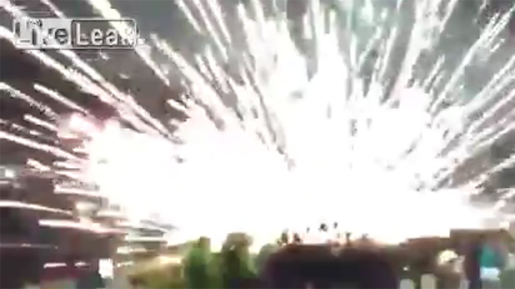 【衝撃映像】花火事故。多くの負傷者を出した恐ろしい映像。
