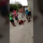 7歳の女の子をレイプした男、暴徒と化した市民に殺される動画。
