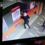 マチェテを持った3人組の強盗 vs ショットガンを持った店主。