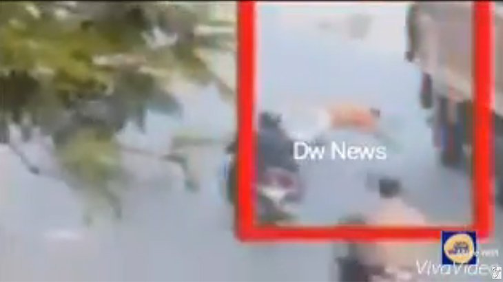 トラックに飛び込む男。あまりにも迷惑過ぎる自殺の動画。