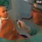 【閲覧注意】これは麻酔なし？子供の扁桃腺を切除するグロ動画。