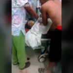 【閲覧注意】雑すぎる病院。切り落とされてしまった腕を床に放置するグロ動画。