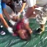 【超！閲覧注意】一体どれほど激しい事故だったのか。原型がまったくない女性のグロ動画。