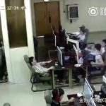 インターネットカフェでなぜか感電死した男の動画。