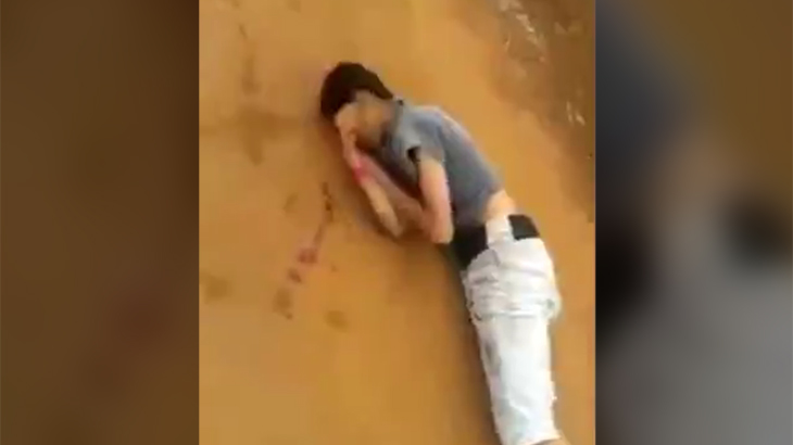 【閲覧注意】16歳の少年が18歳の少年を射殺するグロ動画。