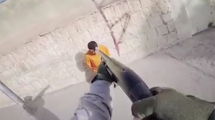 【閲覧注意】ISISの処刑映像。1人称視点で頭を撃ち抜くグロ動画。