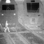 【閲覧注意】電車に気づかず轢かれてしまう女性、ぐるぐる回る動画。