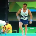 【閲覧注意】体操選手が着地に失敗して脚を骨折するグロ動画。