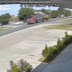 母親の車を乗り回す15歳の少年、トラックに突っ込み死亡した映像。