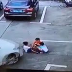 【閲覧注意】スマホに夢中の女性ドライバー、3人の子供を轢いてしまう。