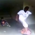 イジメた男の子の父親にボコボコにされるイジメっ子。