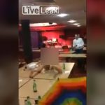 羞恥心を捨てた女、とんでもない宴会芸を披露。