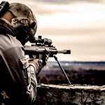 スナイパーの恐ろしさがよく分かる映像。イラクにて。