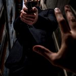 【閲覧注意】人の頭を銃で撃ち殺す、一人称視点のグロ動画。