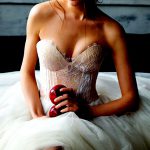 結婚式で花嫁の体を弄りまくる中国の伝統行事。