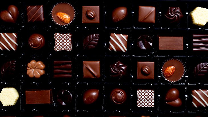 【衝撃映像】チョコの中から “とある生物” が･･･。もう食べれる気がしない。