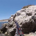 【閲覧注意】漁をしていたはずなのにヤギを仕留める男のグロ動画。