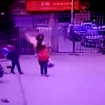 マンホールに爆竹を入れると爆発する中国という国。