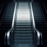 【閲覧注意】エスカレーター乗ってて “ふくらはぎ” を怪我するなんて普通は思わない。