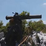 対戦車砲「BGM-71 TOW（トウ）」で人を吹き飛ばす動画。