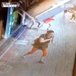 ただ道を歩いていただけなのに2人の女の子が死んだ動画。