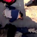 【閲覧注意】化学兵器を使われた人々。苦しみもがくグロ動画。