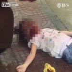 【超！閲覧注意】4歳の女の子、血を吐き最後の息をするグロ動画。