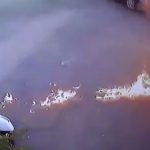 【閲覧注意】ガソリンを浴び、焼身自殺した男のグロ動画。