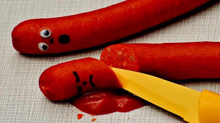 【超！閲覧注意】マチェテで “おでこ” を切られた男、これでもまだ生きている。