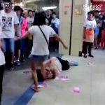 母親をボコる10代の娘。この子は将来どんな大人になるのか･･･。