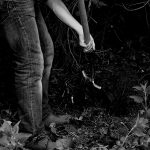 【閲覧注意】ブラジルのギャング、これから死ぬ人間に “自分の墓” を掘らせてしまう。