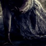 映画に出てくる “ゾンビ” にしか見えない女性が発見される。