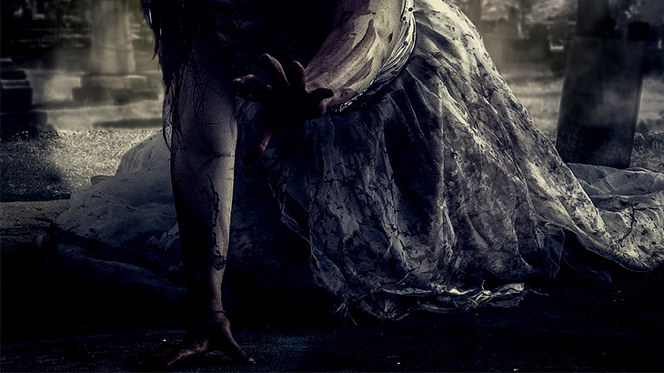 映画に出てくる “ゾンビ” にしか見えない女性が発見される。